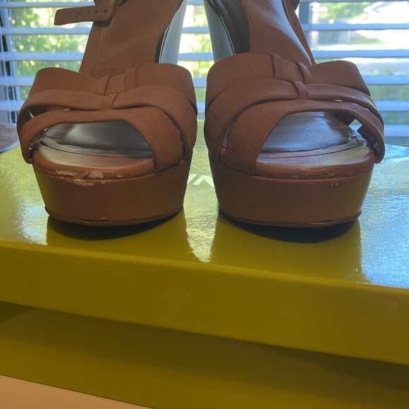 GB - CREAM WEDGED HEEL (WELTON) - Picture 2 of 7